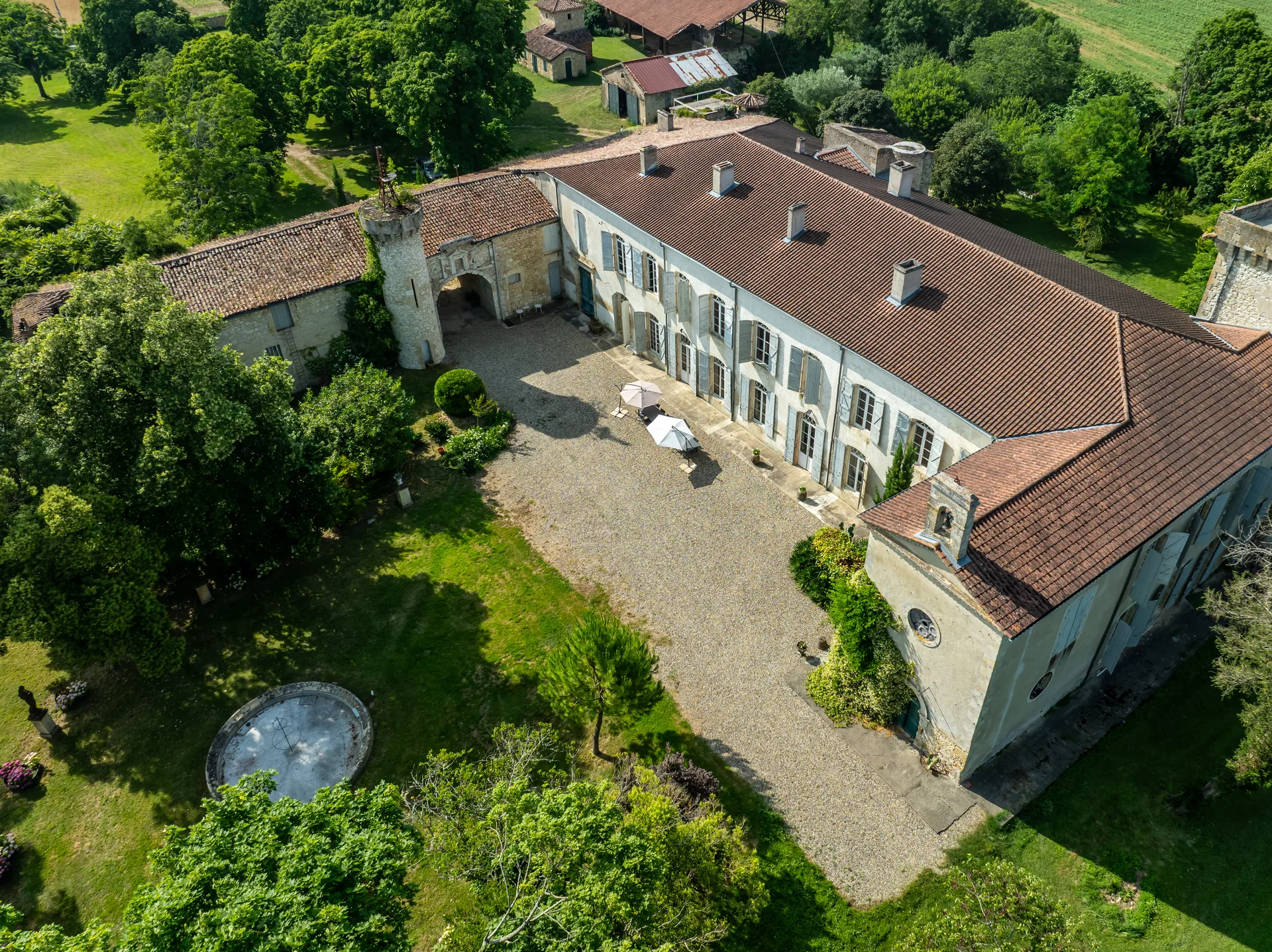 Venir au château